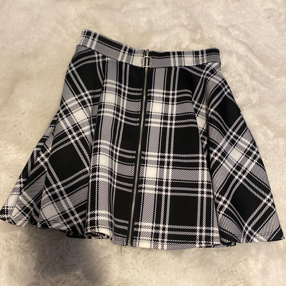 black and white plaid o-ring skater skirt mid thigh to knee length